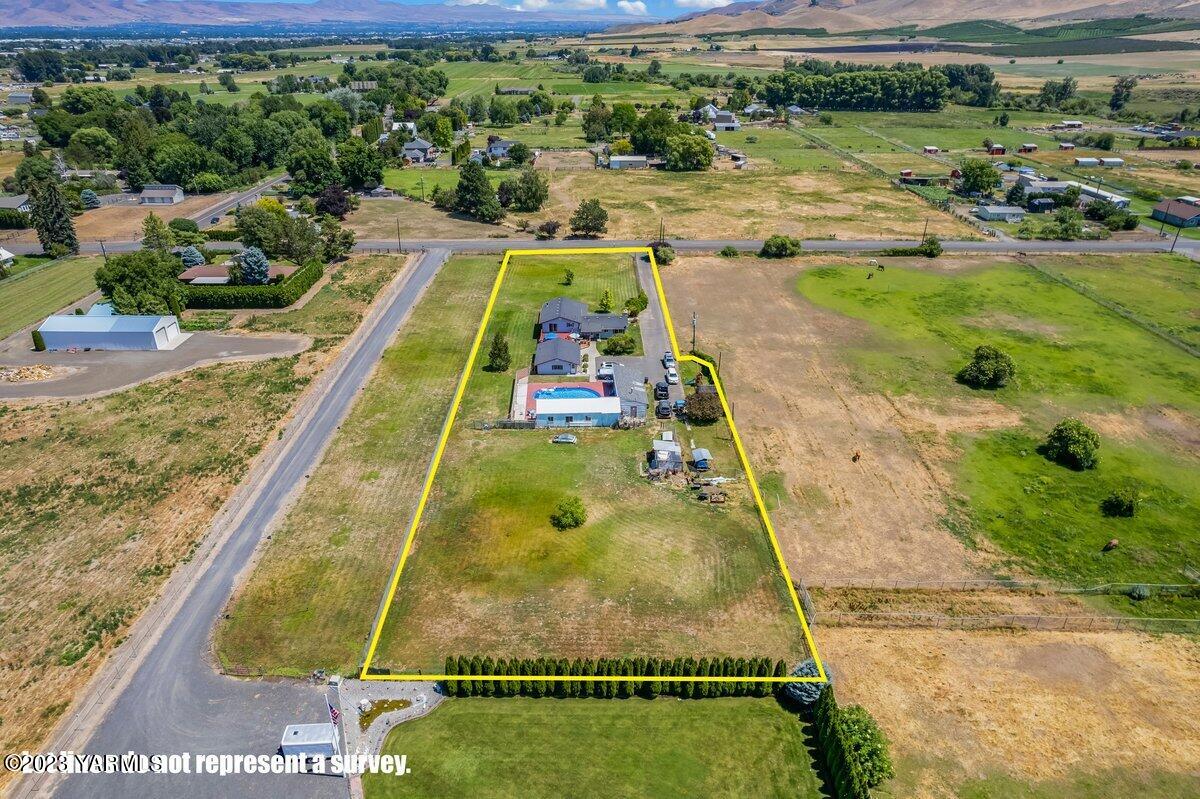 3204 S 79th Ave