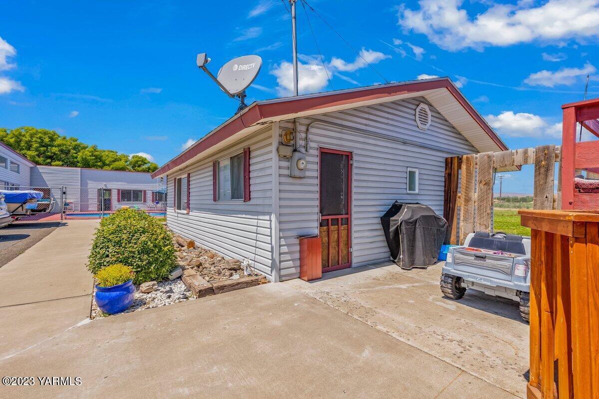3204 S 79th Ave