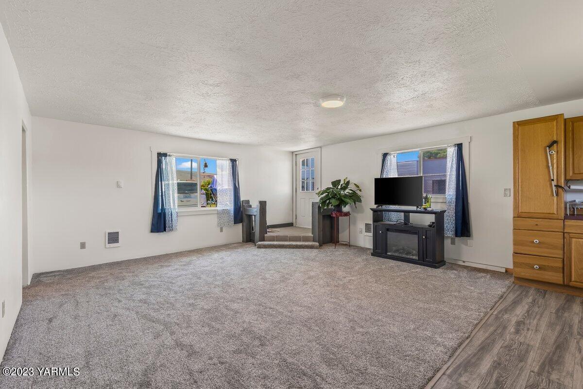 3204 S 79th Ave