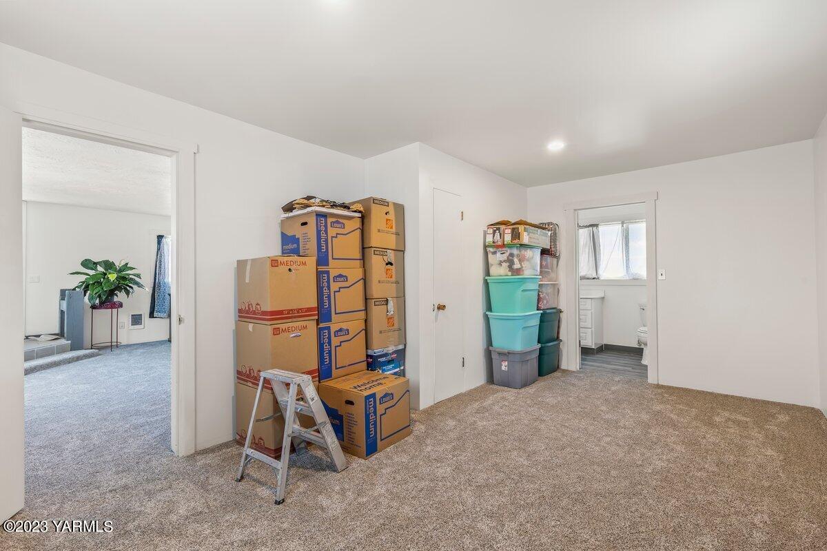 3204 S 79th Ave