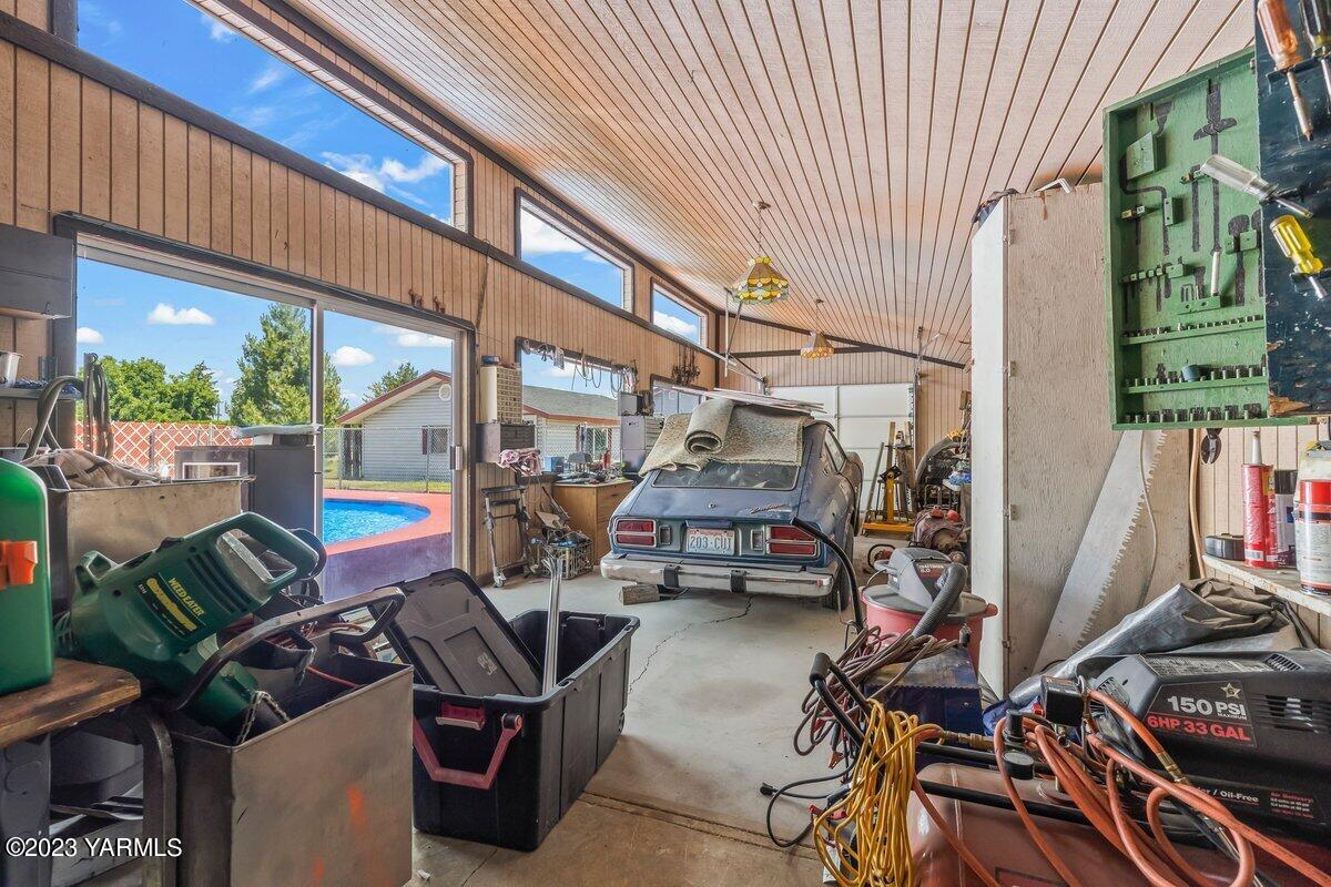 3204 S 79th Ave