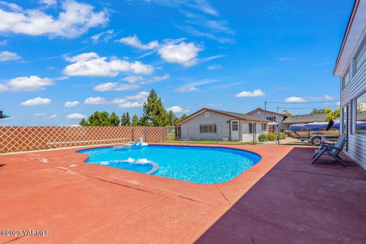 3204 S 79th Ave