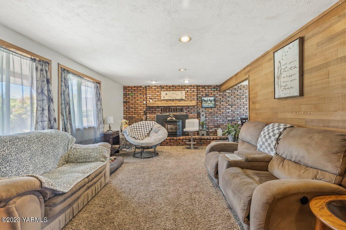 3204 S 79th Ave