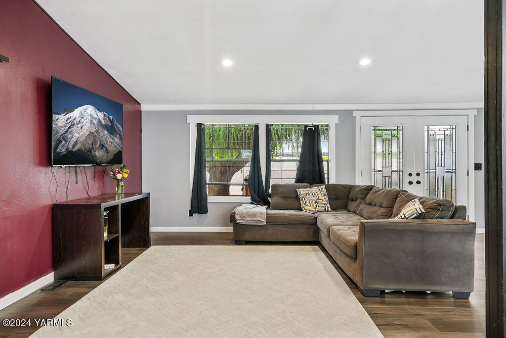 313 S 76th Ave