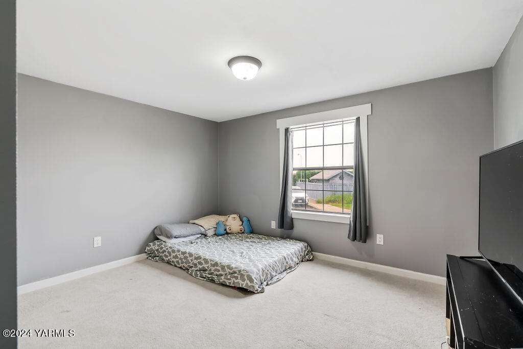 313 S 76th Ave