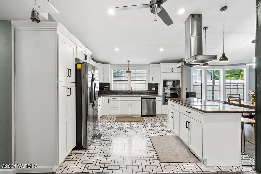 313 S 76th Ave