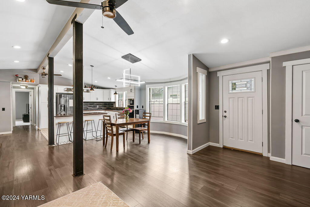 313 S 76th Ave