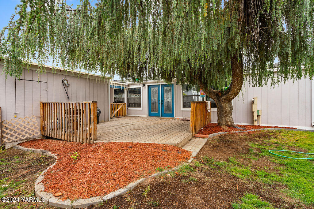 313 S 76th Ave