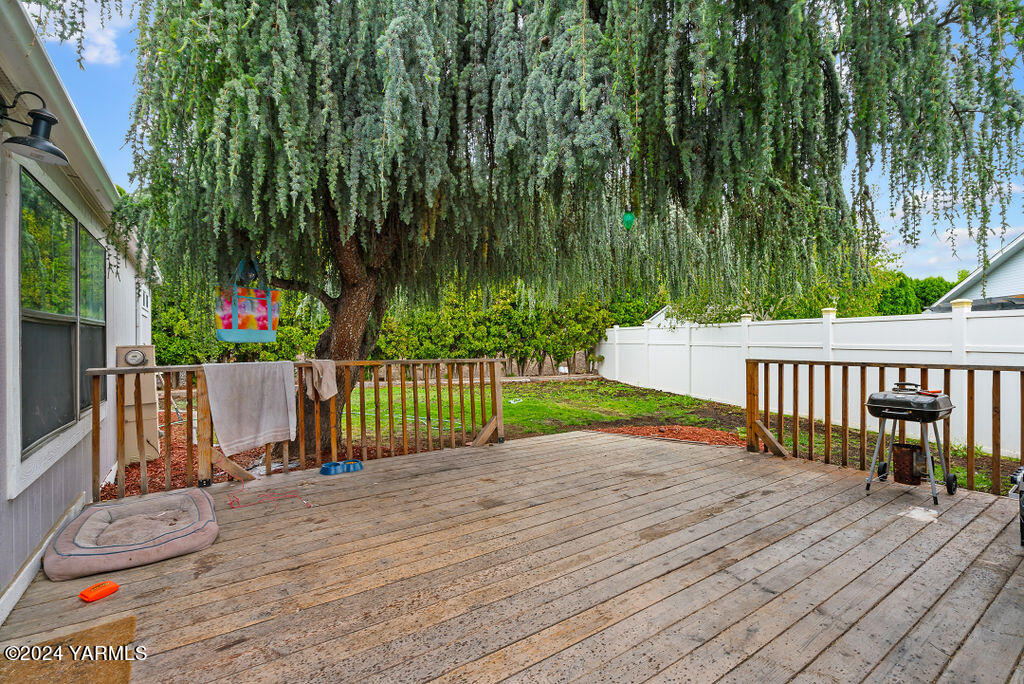 313 S 76th Ave
