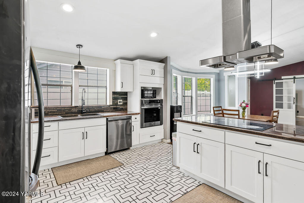 313 S 76th Ave