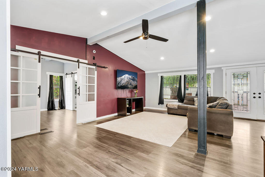 313 S 76th Ave