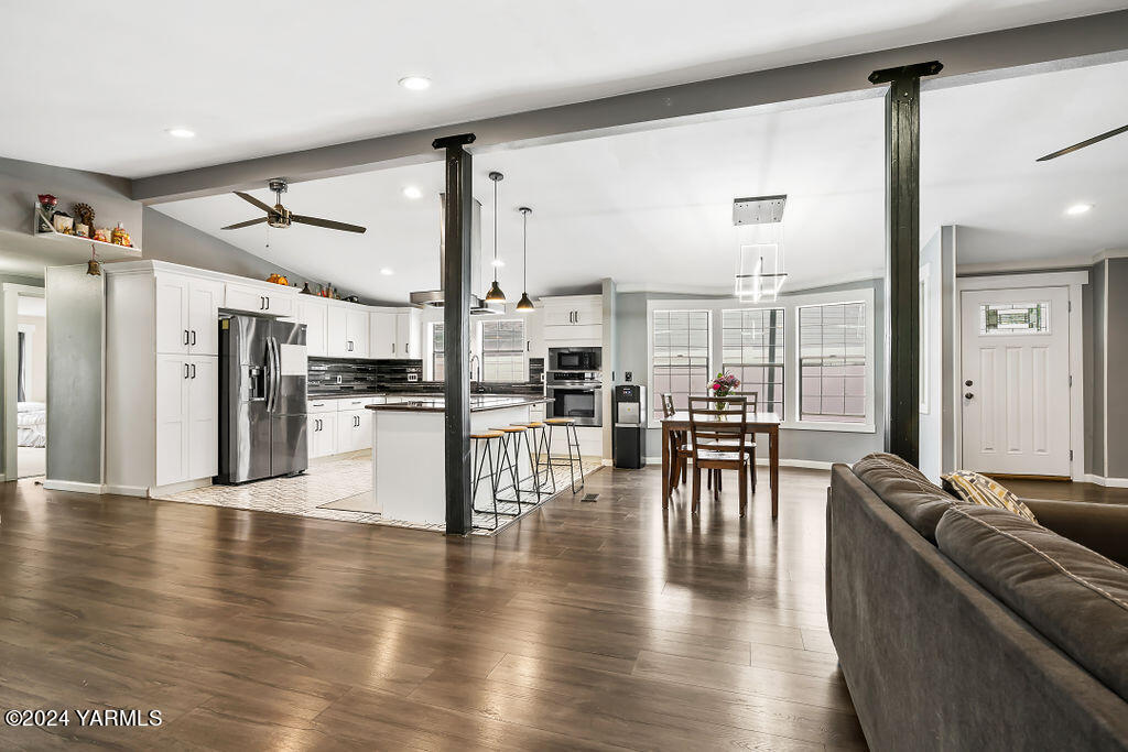 313 S 76th Ave