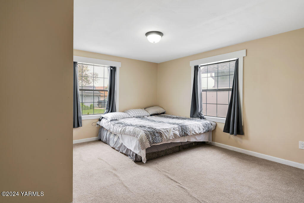 313 S 76th Ave