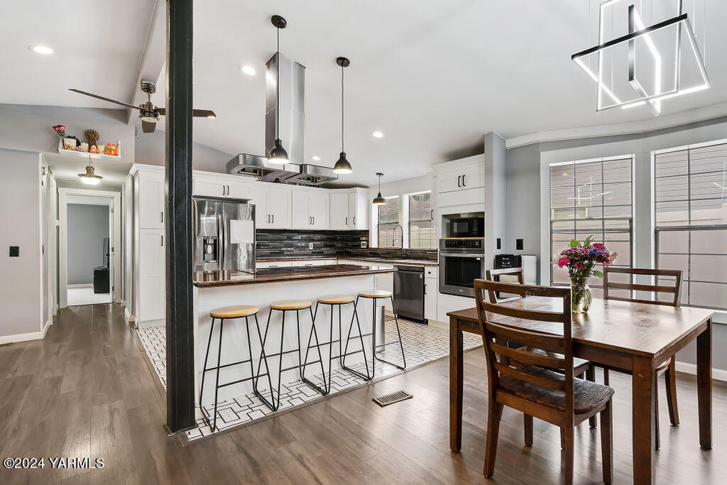 313 S 76th Ave