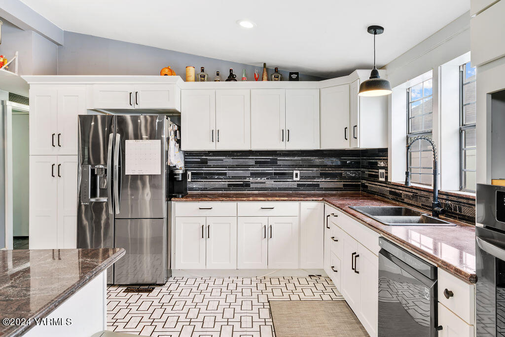313 S 76th Ave