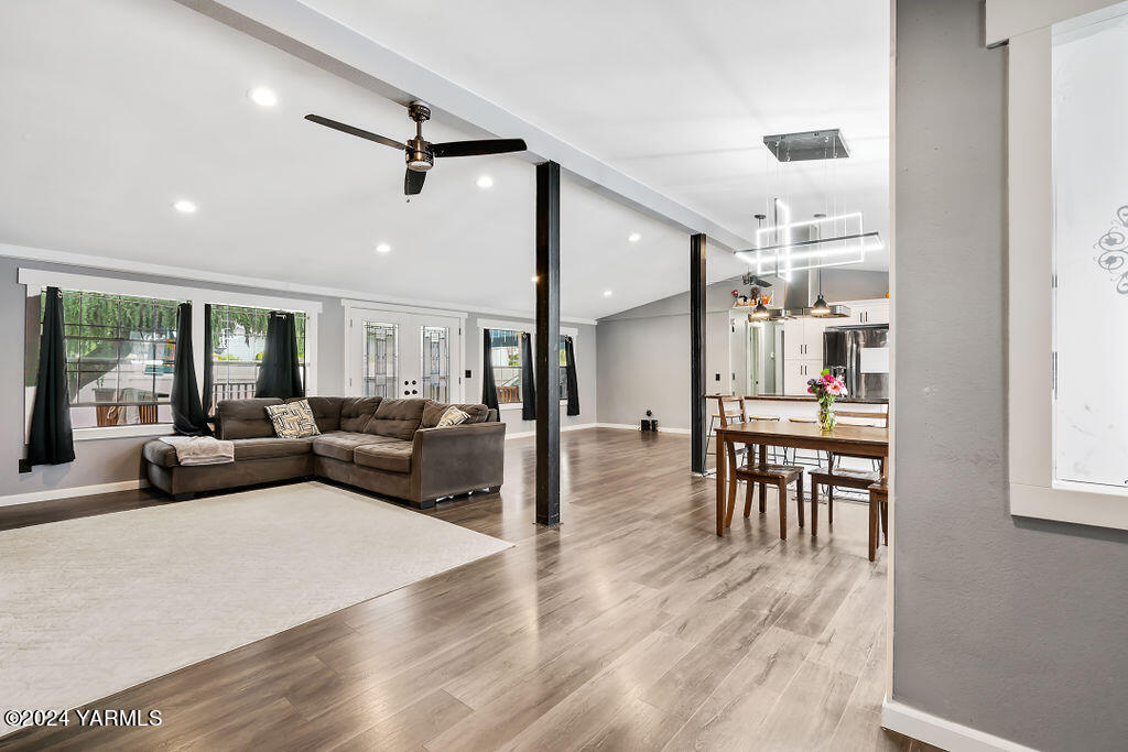 313 S 76th Ave