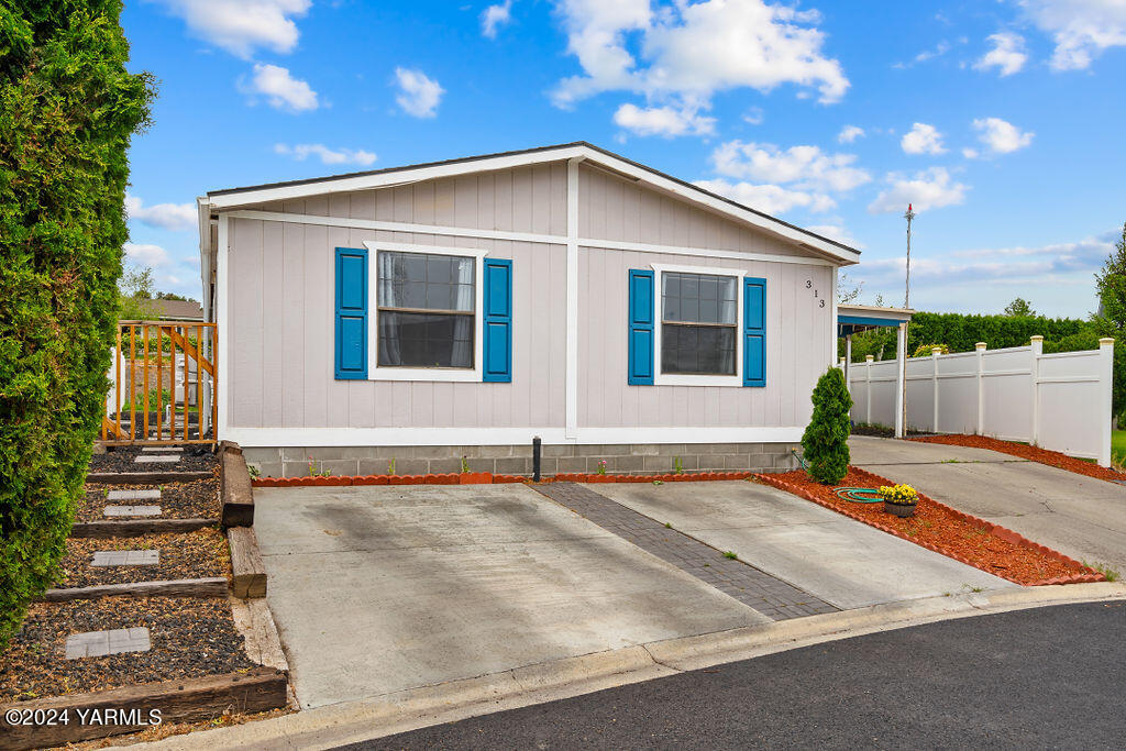 313 S 76th Ave