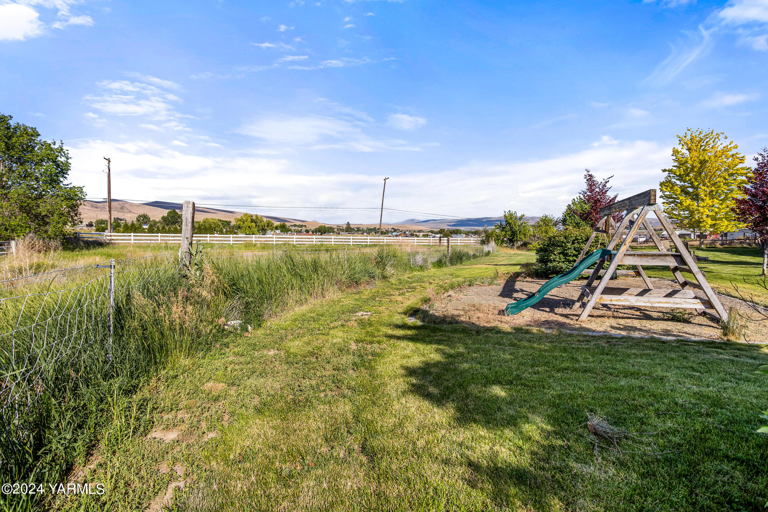 171 E Sinclair Ln
