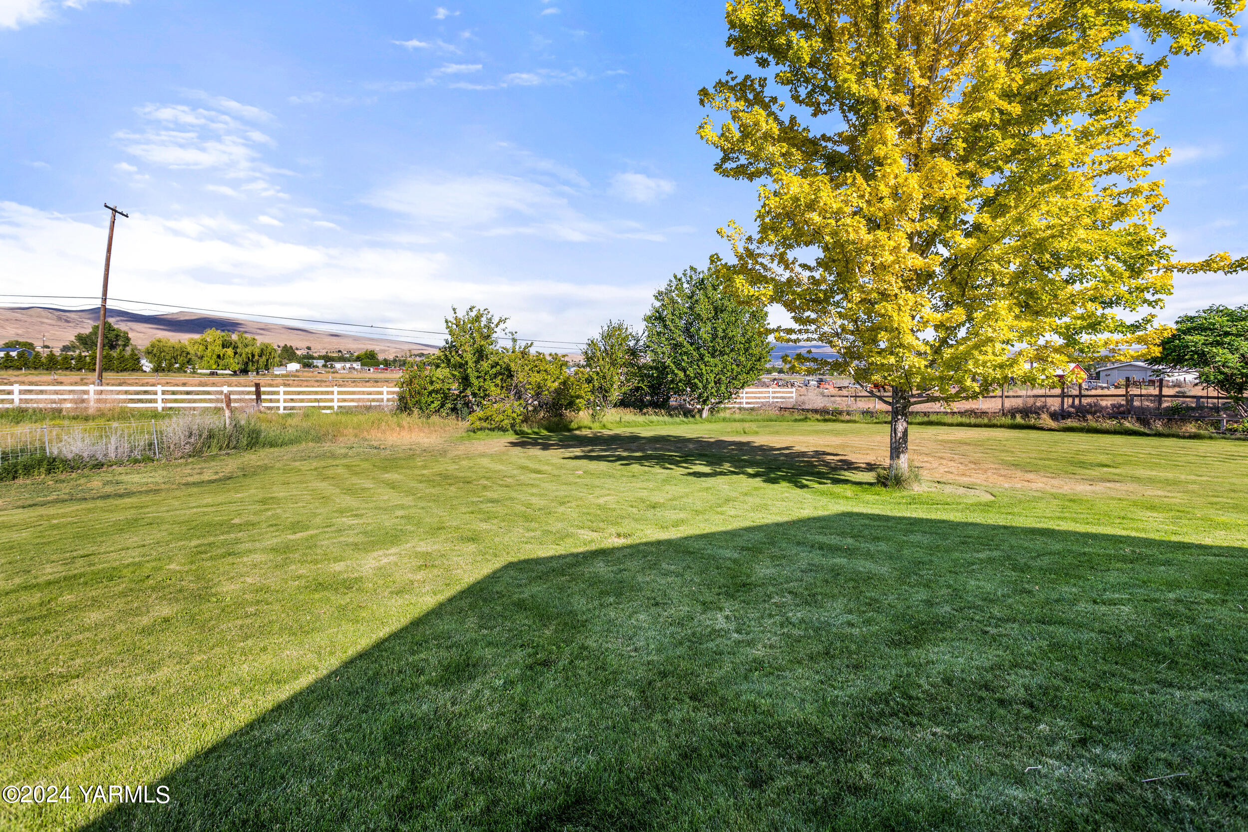 171 E Sinclair Ln