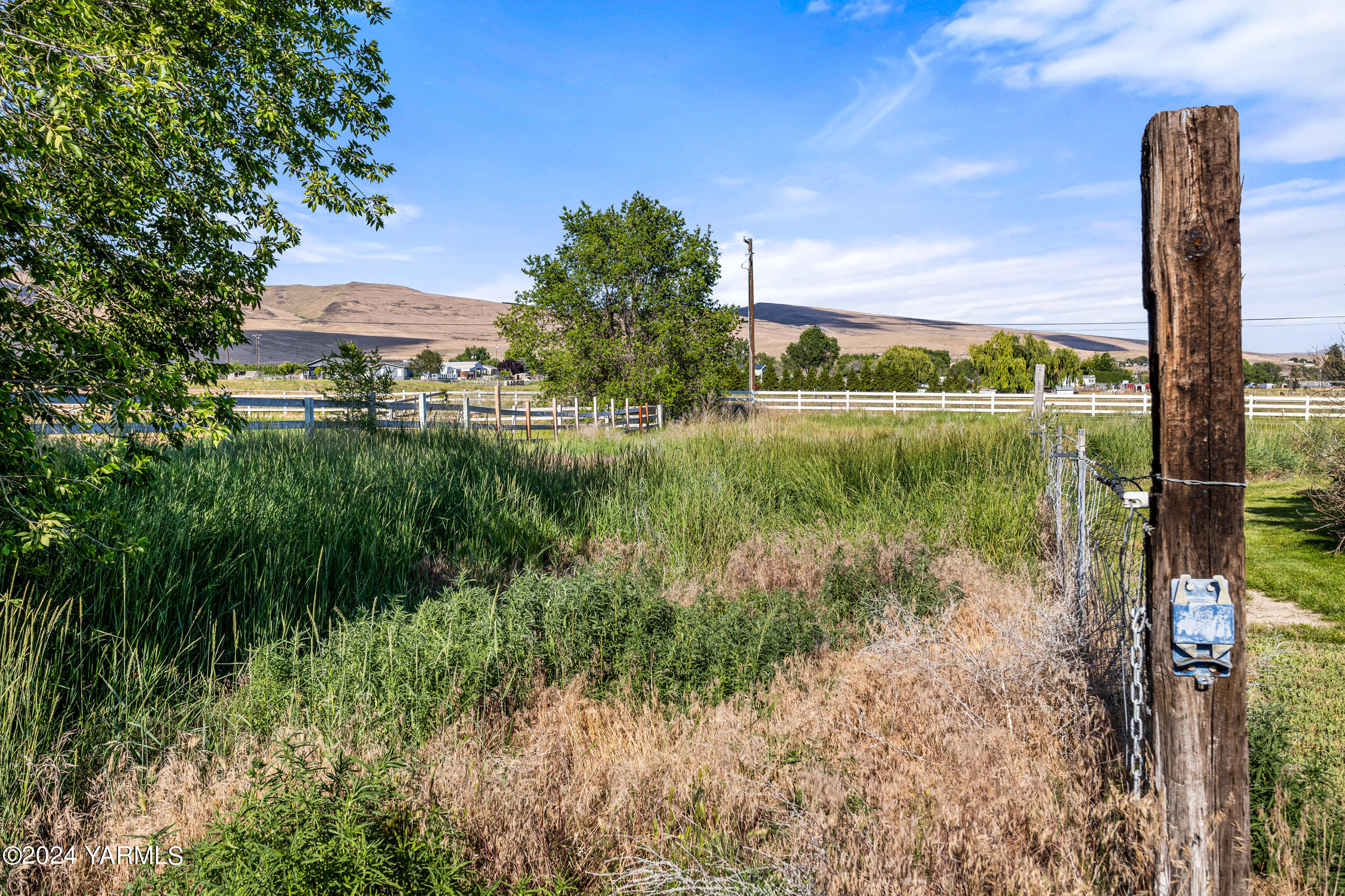 171 E Sinclair Ln