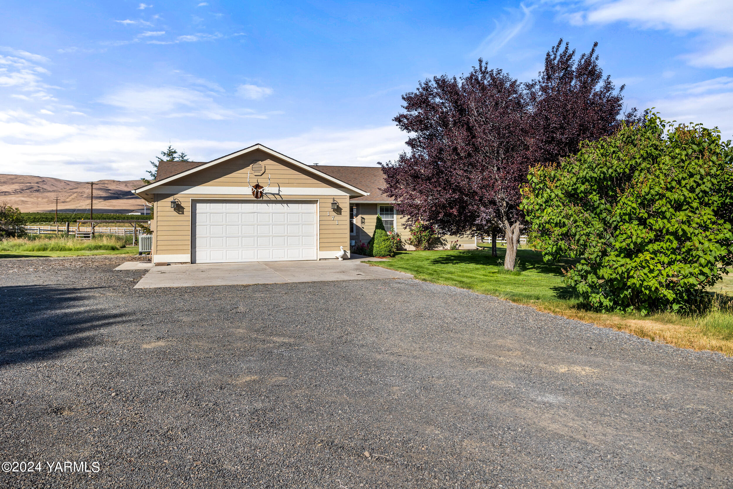 171 E Sinclair Ln