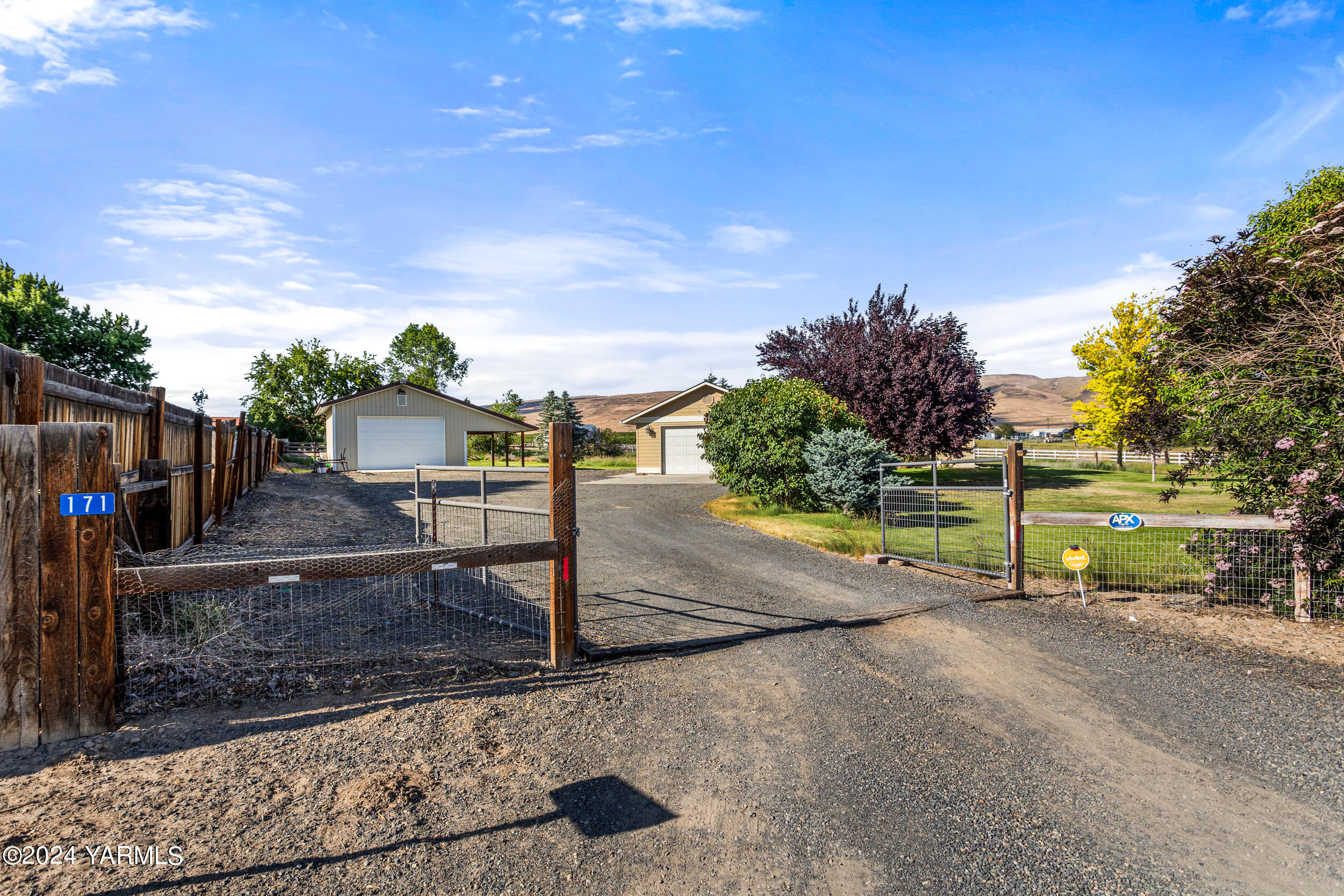 171 E Sinclair Ln