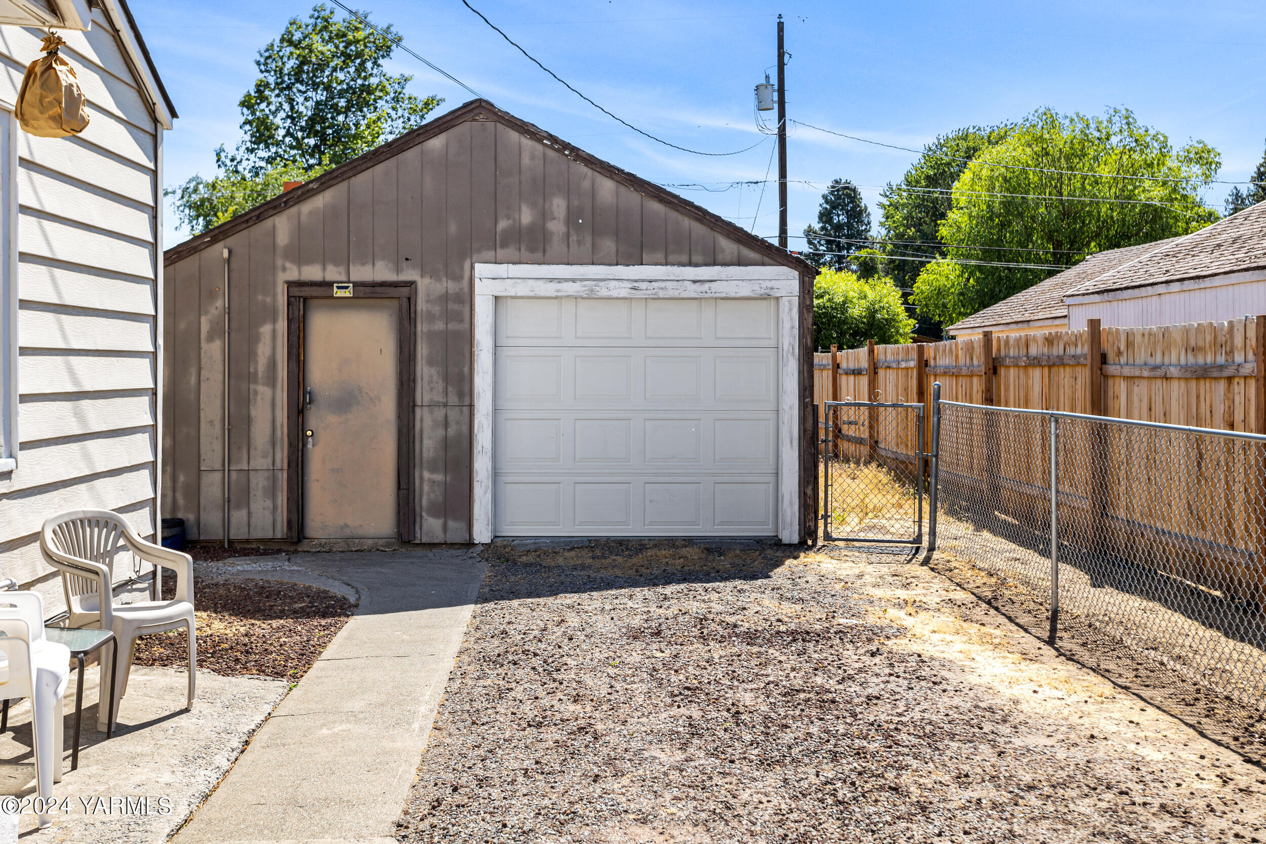 1203 Queen Ave