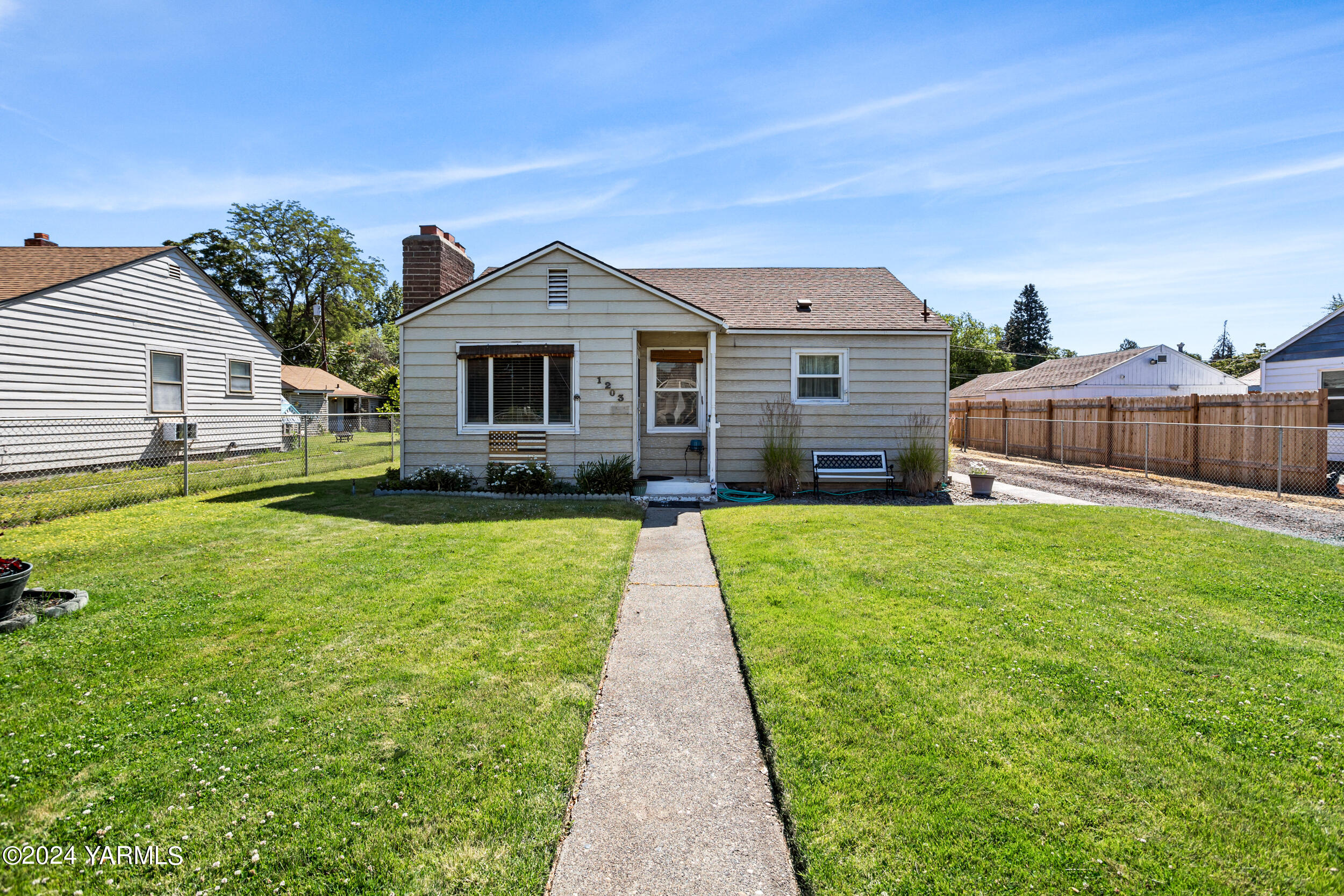 1203 Queen Ave