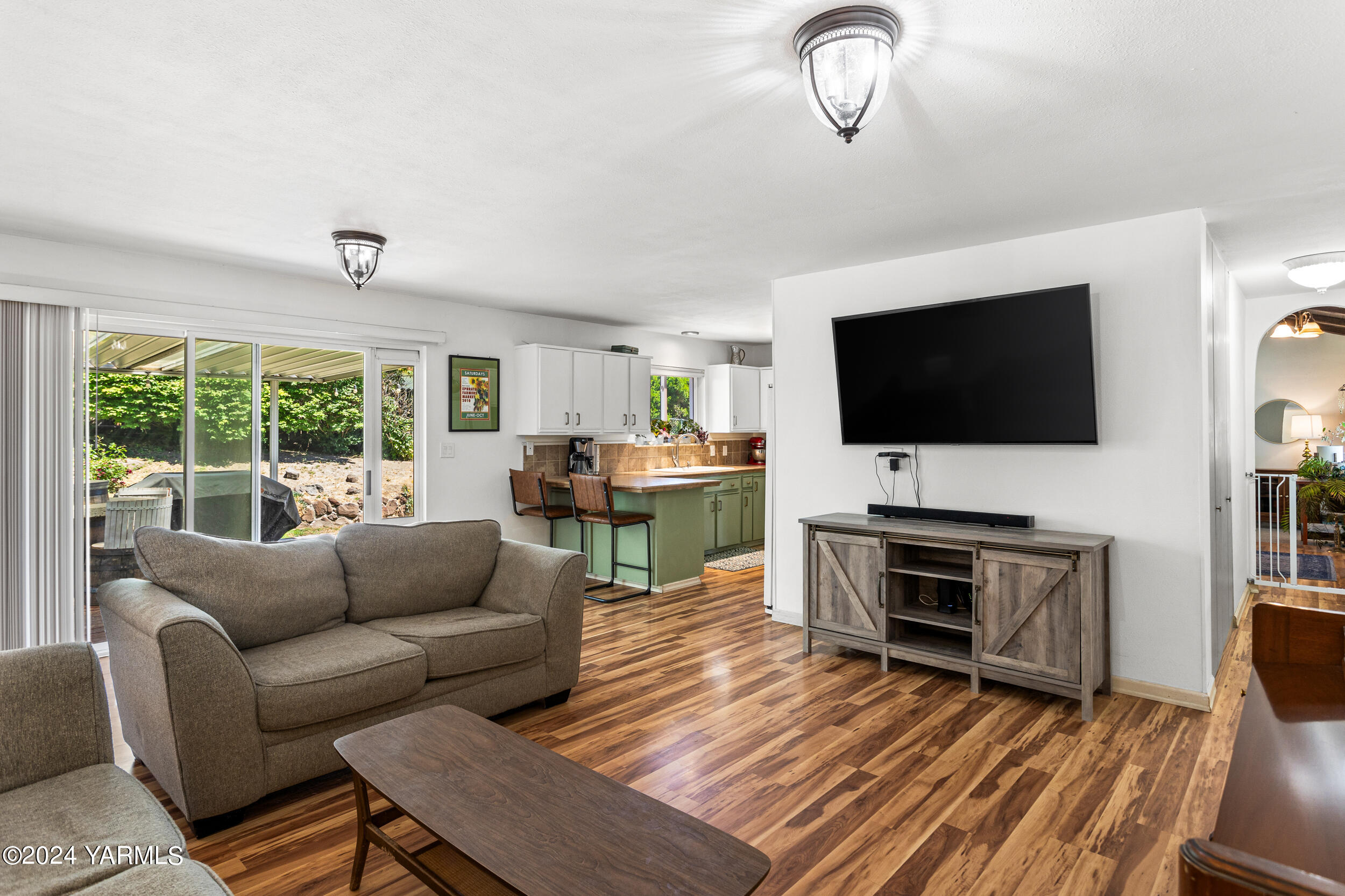 207 N 86th Ave