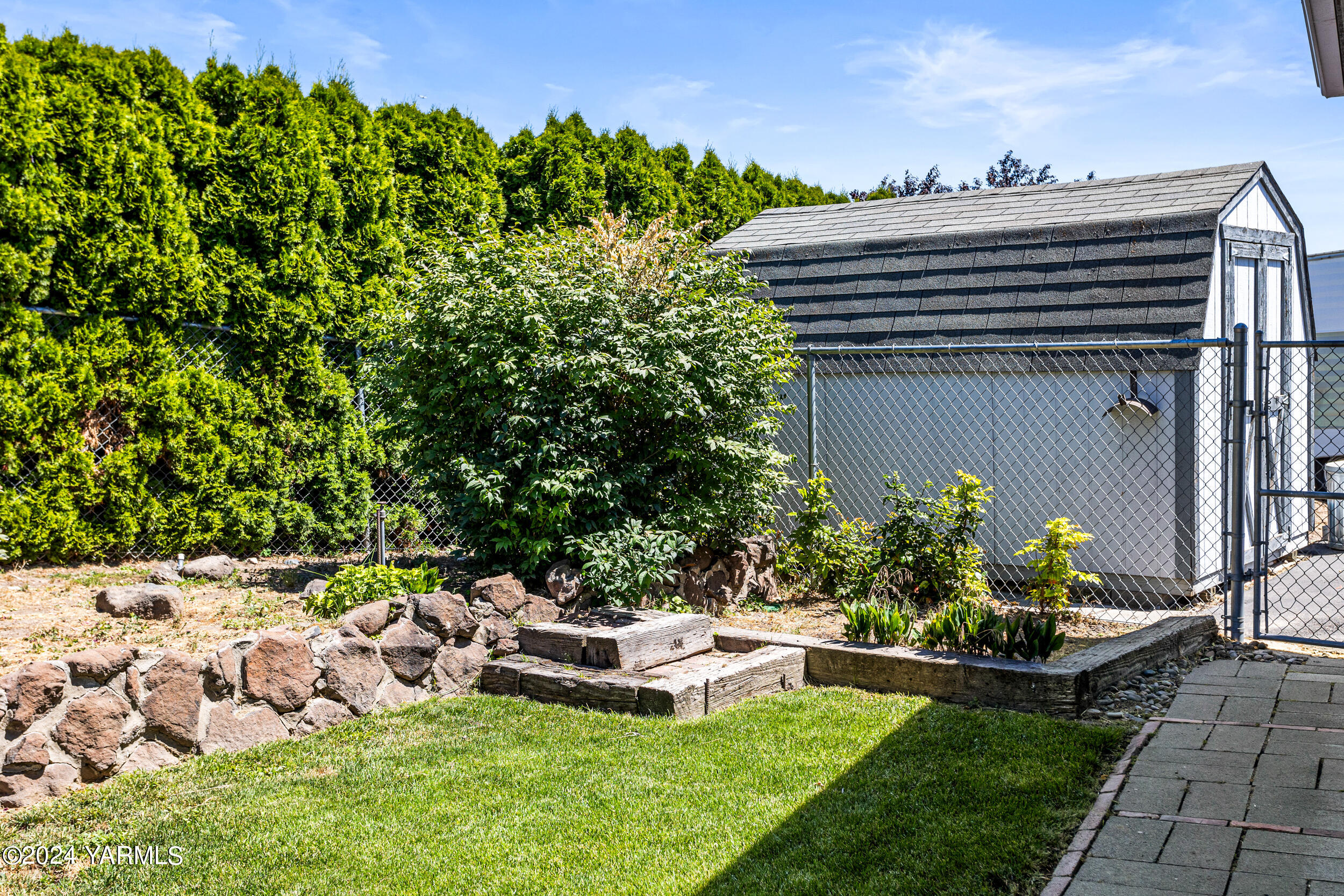 207 N 86th Ave
