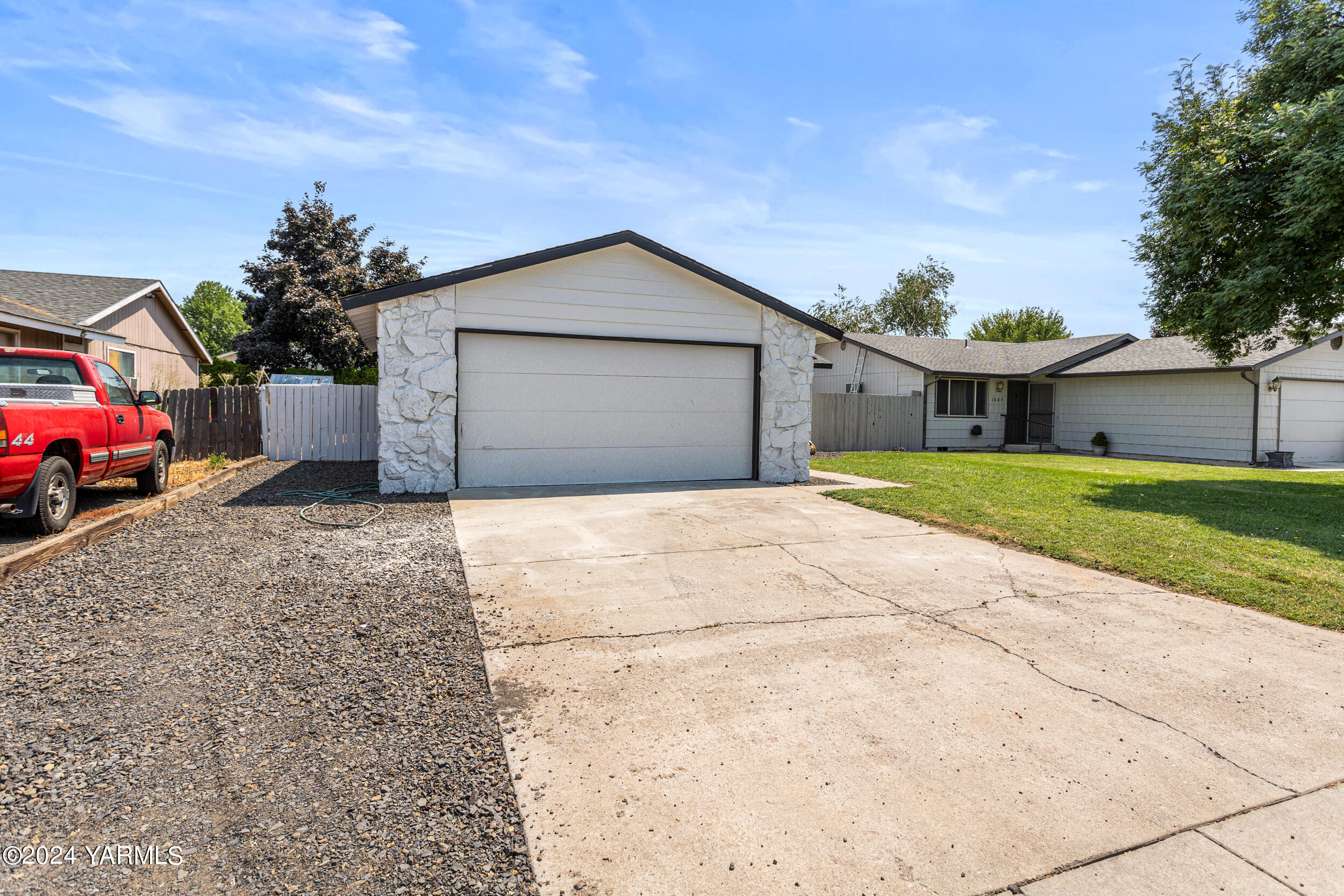 1805 S 66th Ave