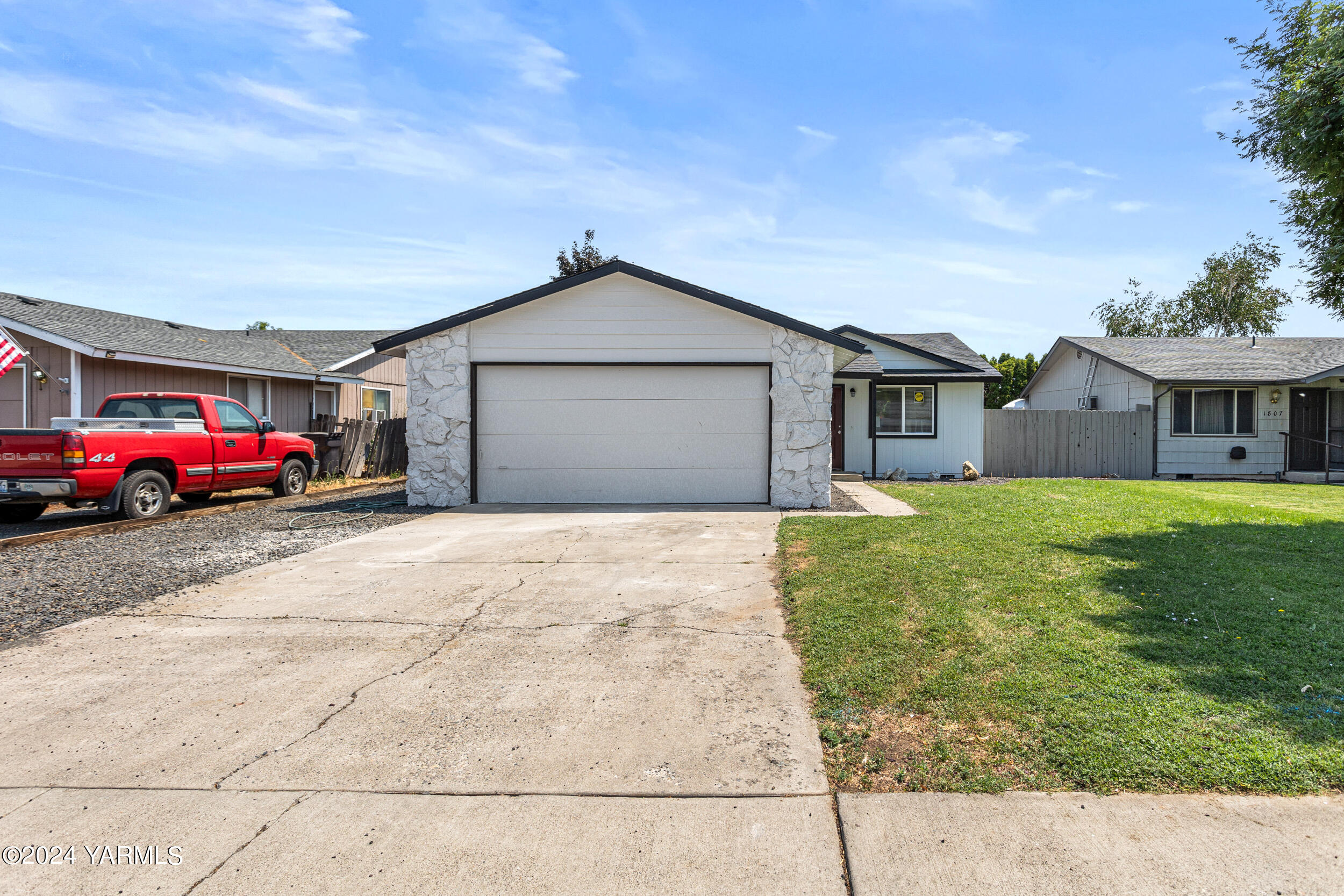1805 S 66th Ave