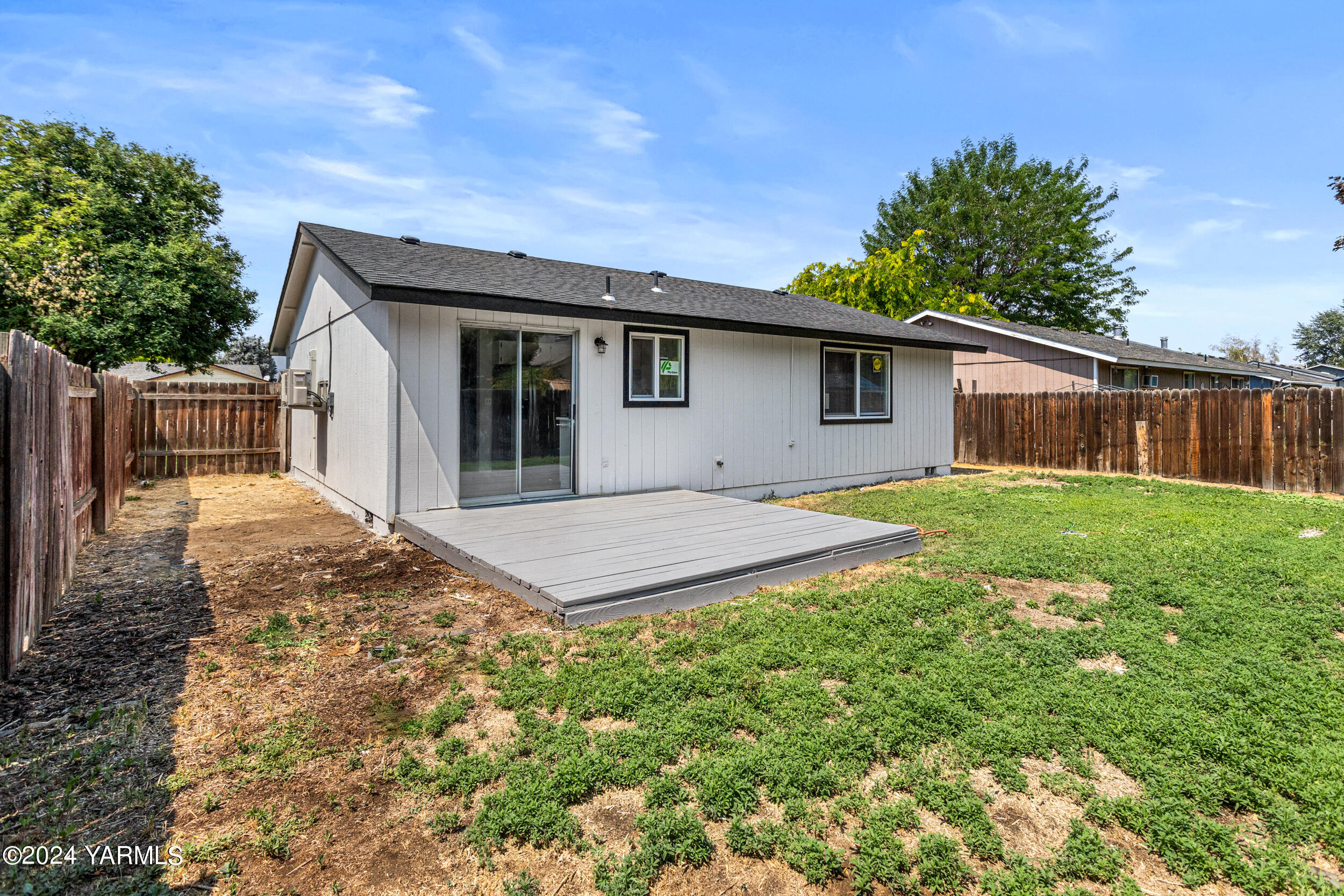 1805 S 66th Ave