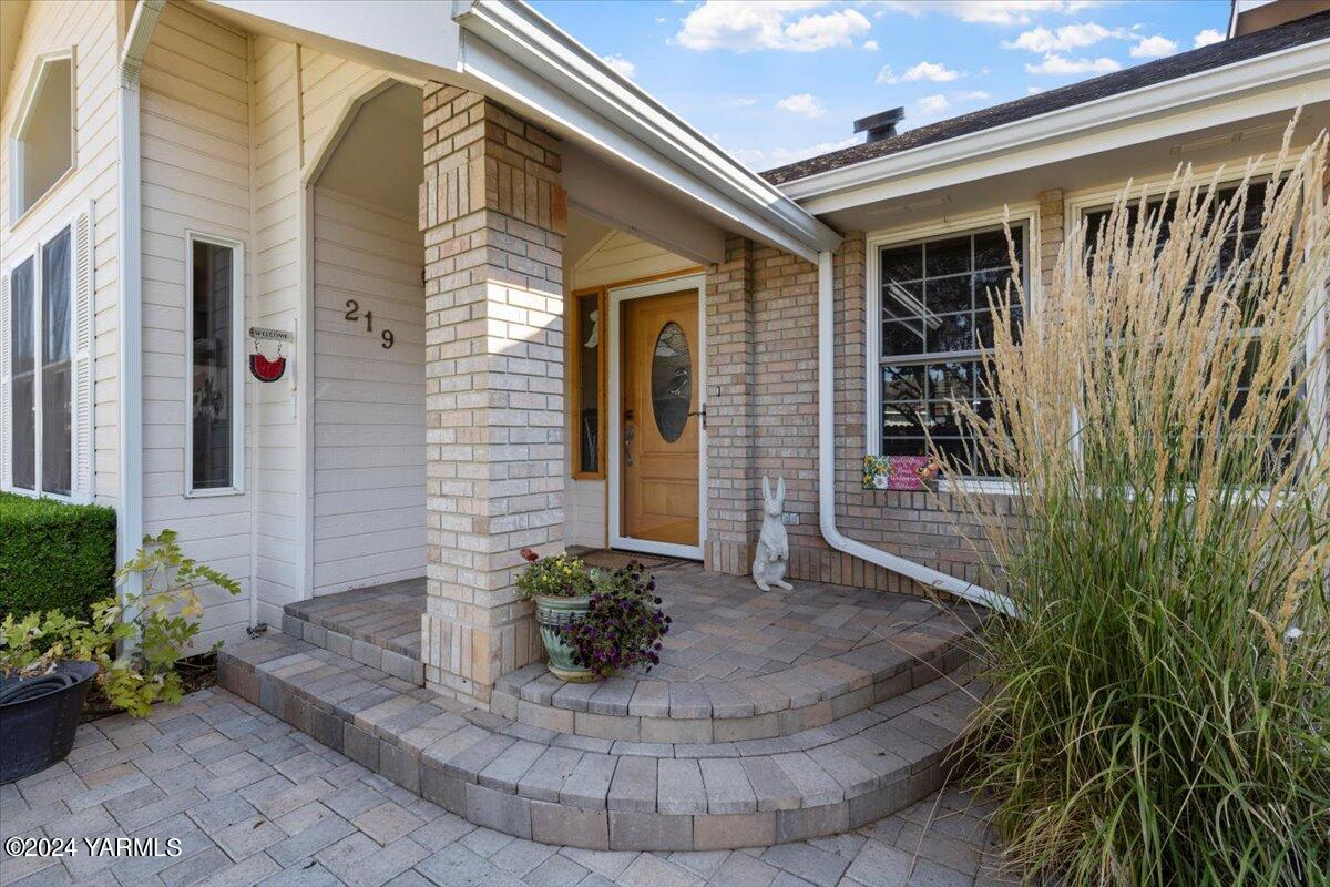 219 Clover Pl