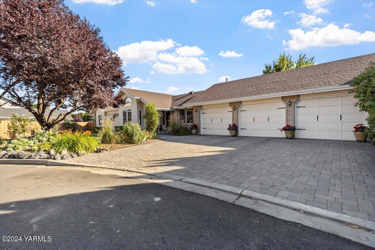 219 Clover Pl