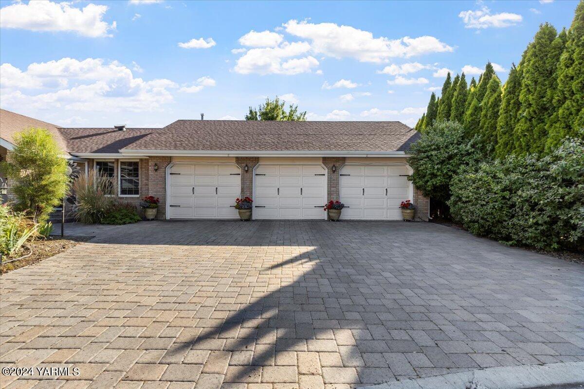219 Clover Pl