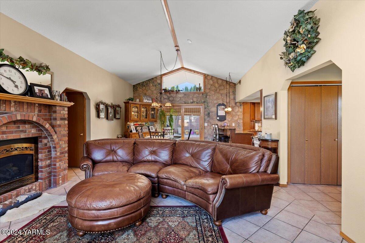 219 Clover Pl