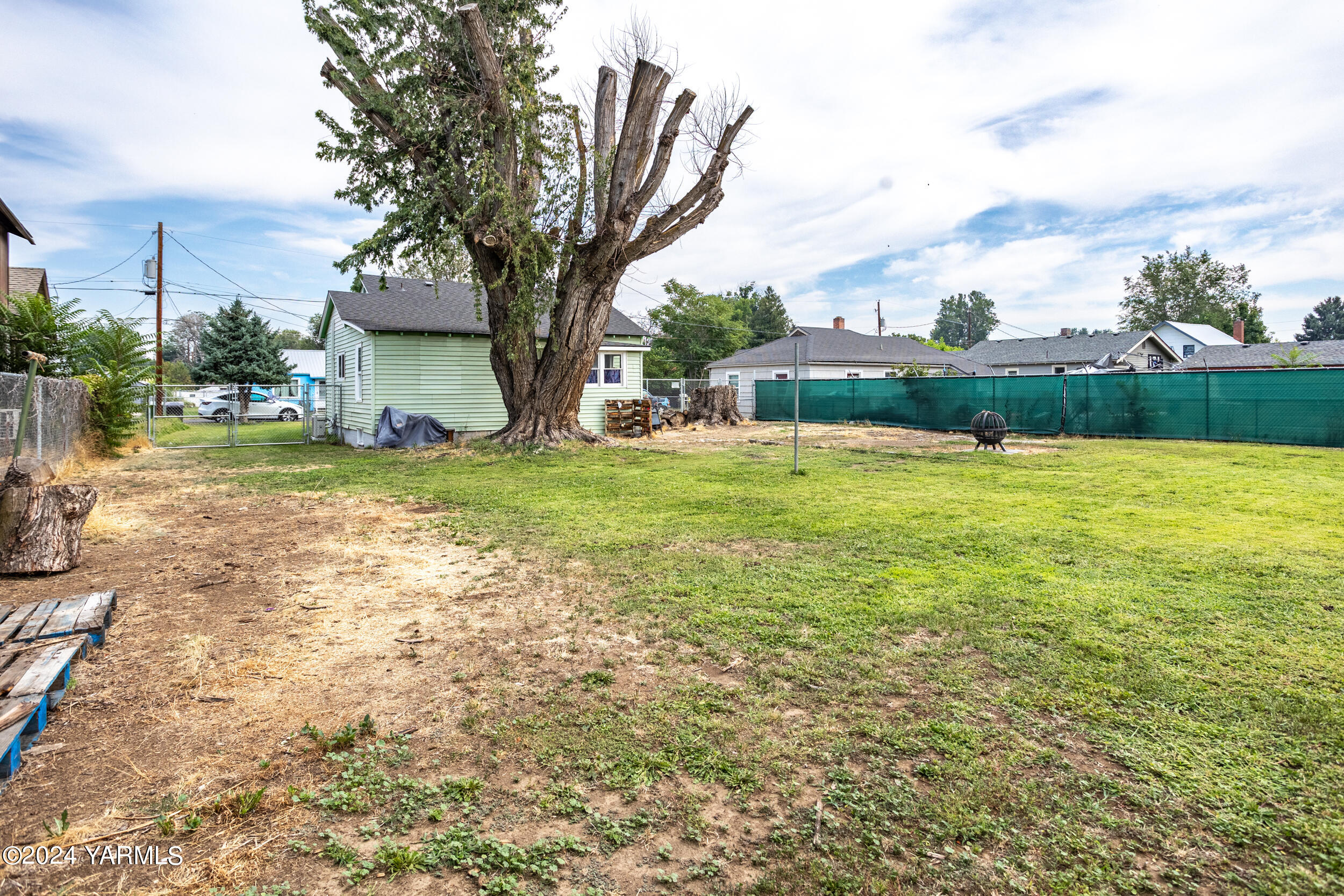 1320 S 14th Ave