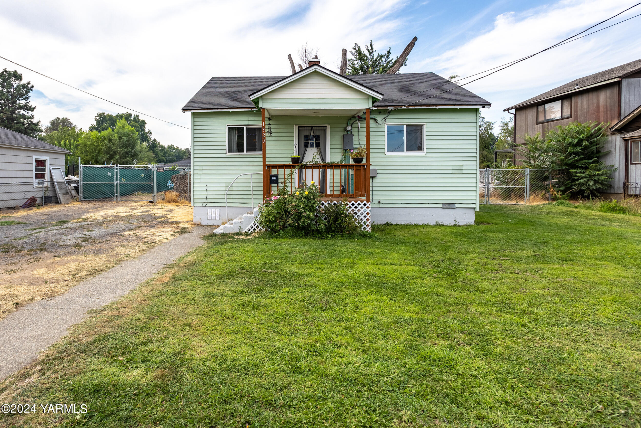 1320 S 14th Ave