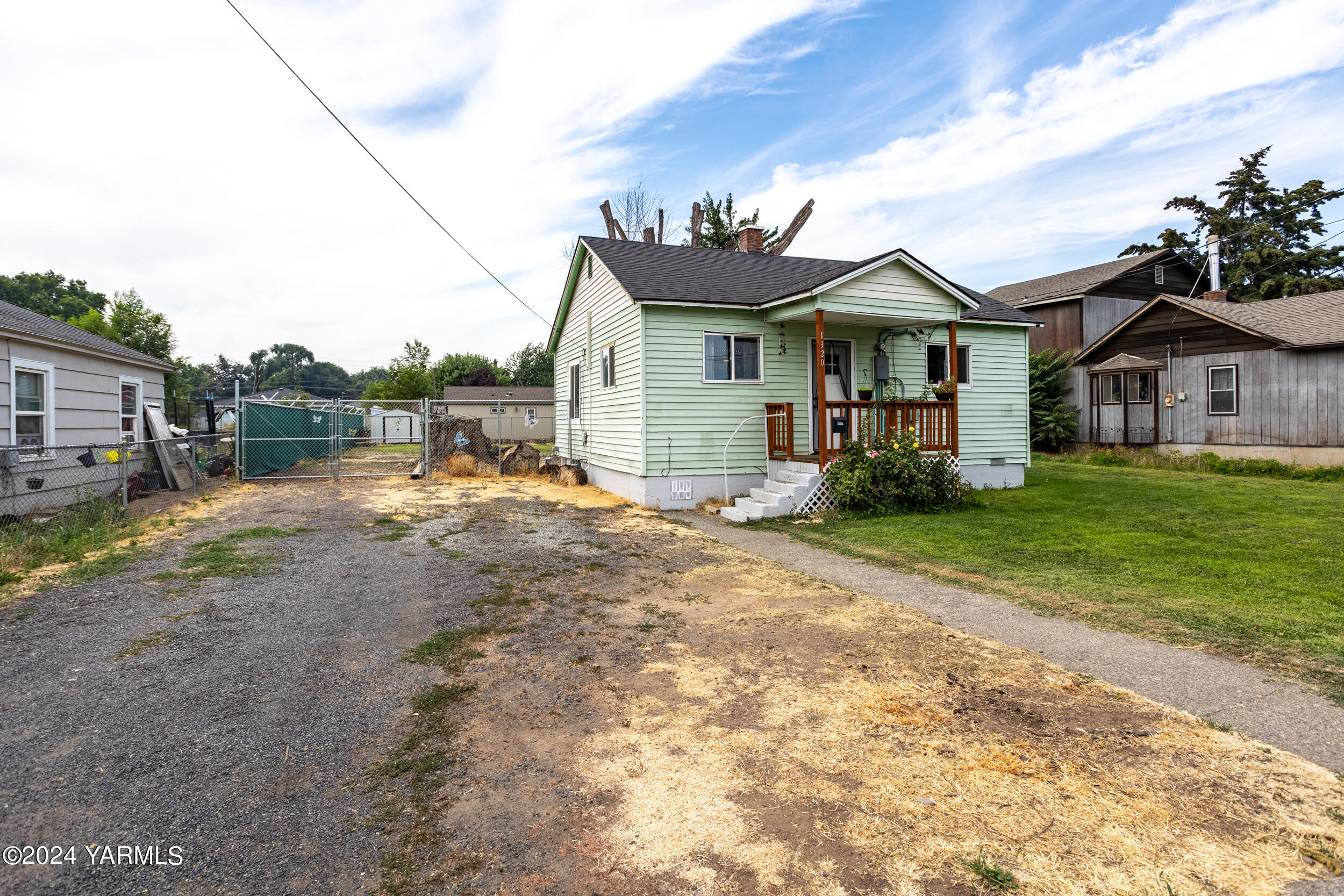 1320 S 14th Ave