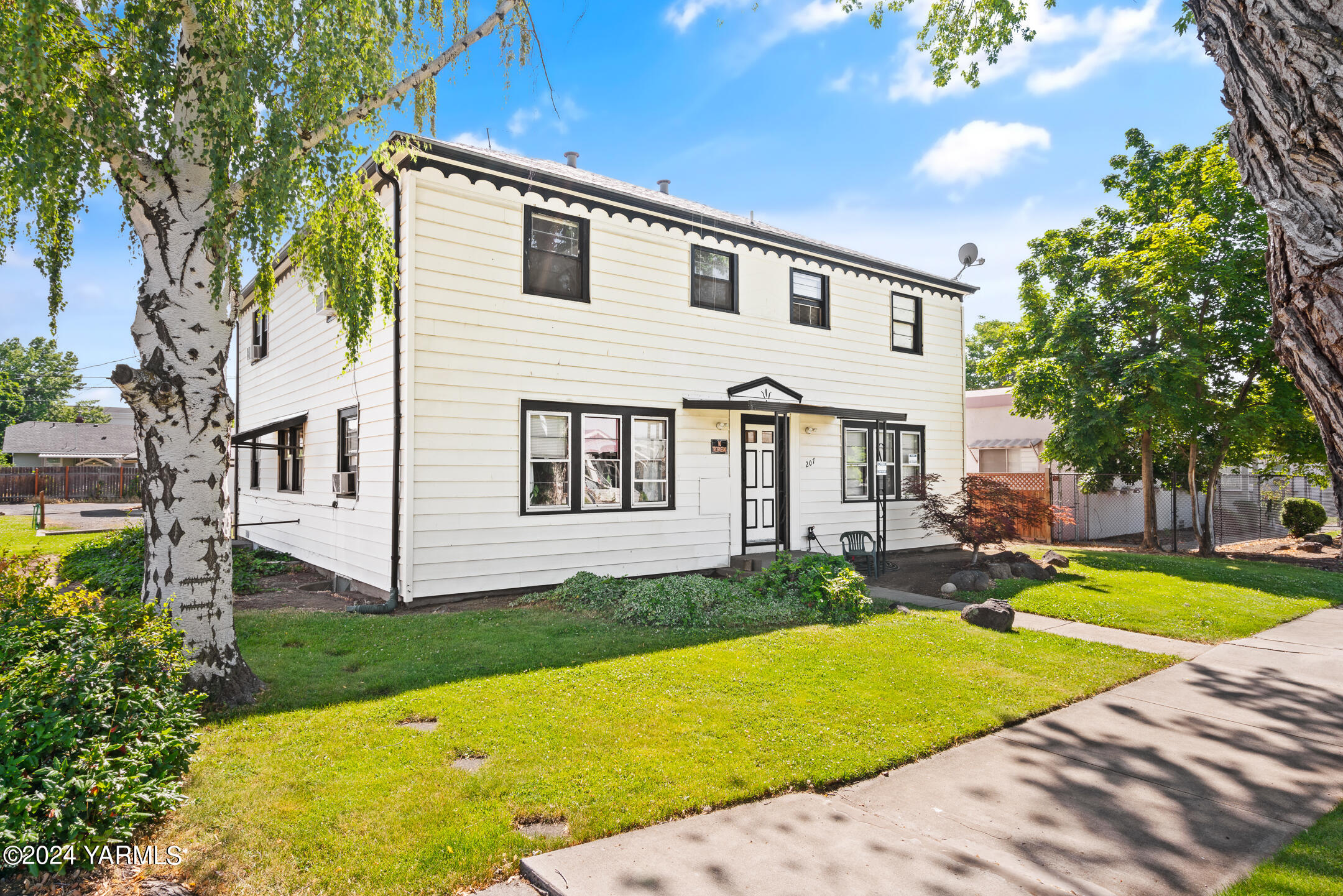 207 S 9th Ave