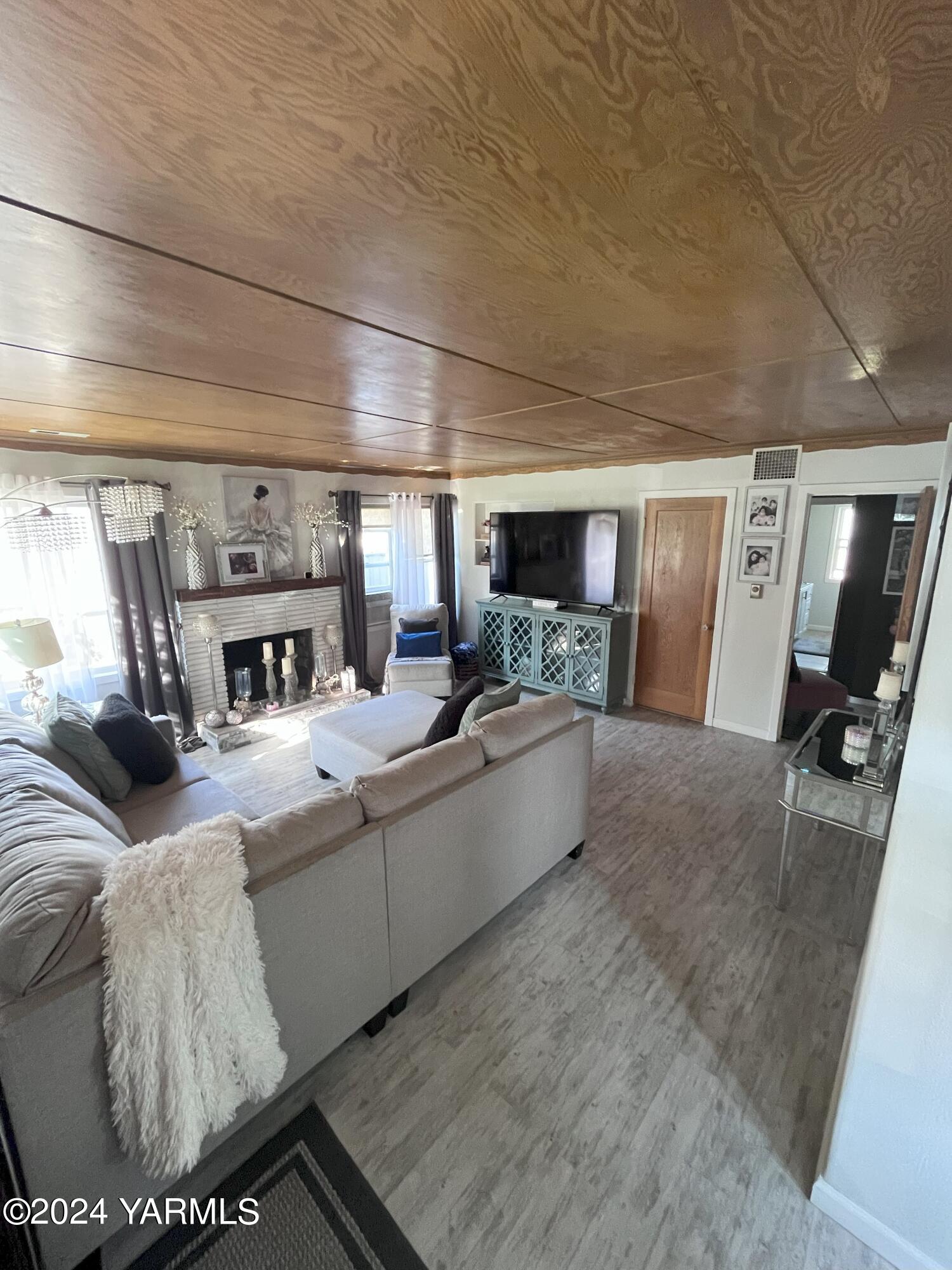 207 N 36th Ave