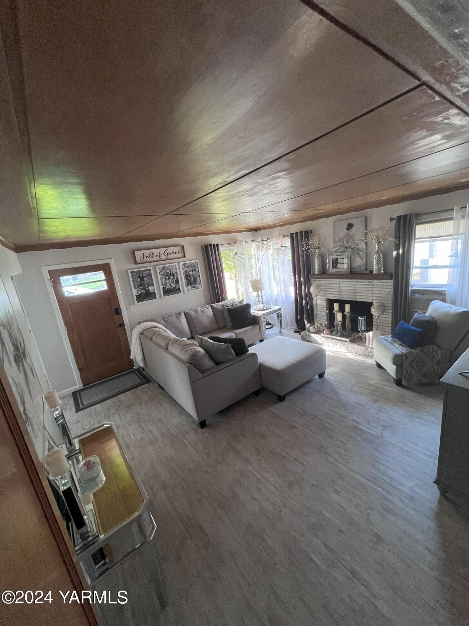 207 N 36th Ave