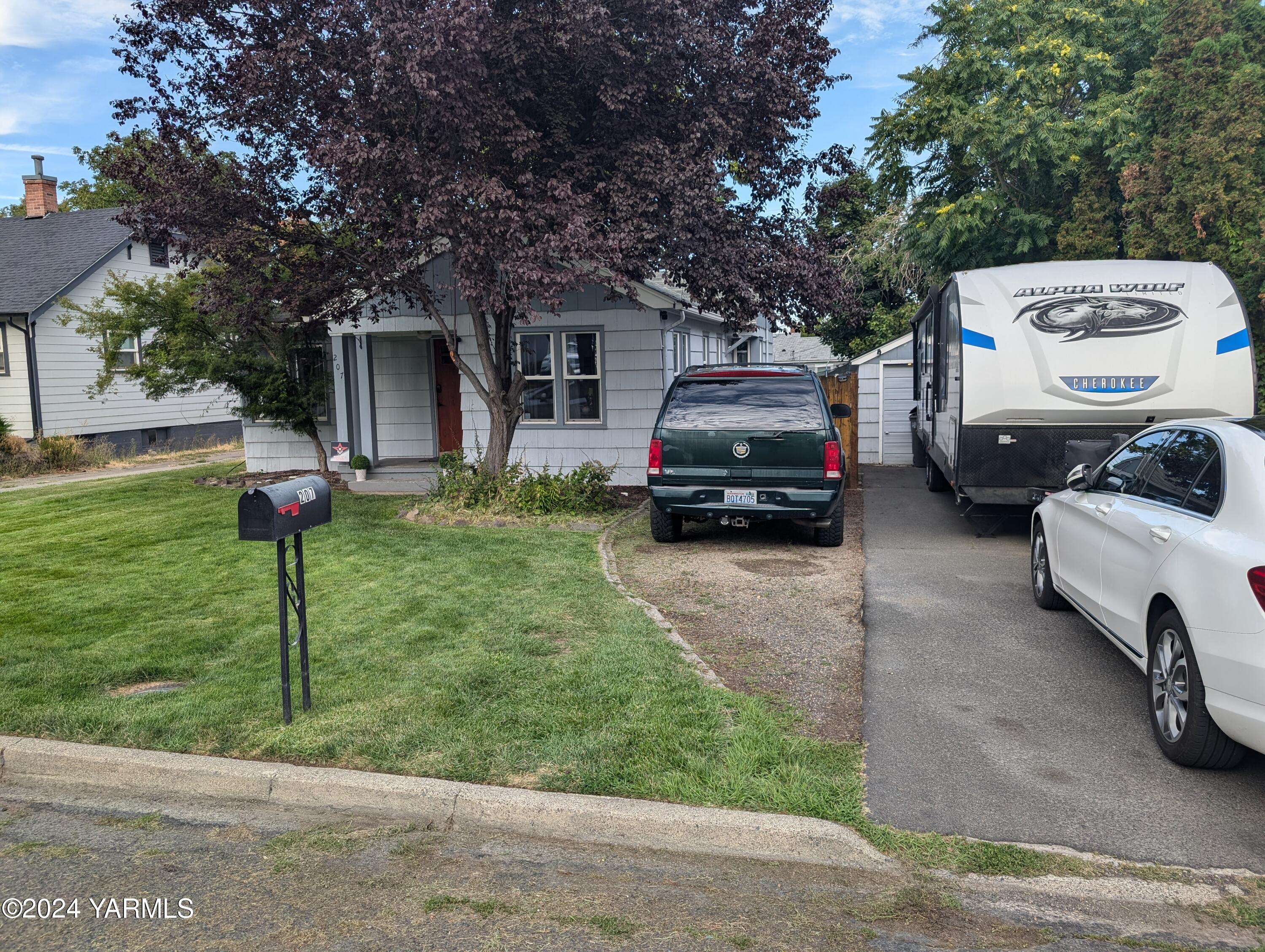 207 N 36th Ave