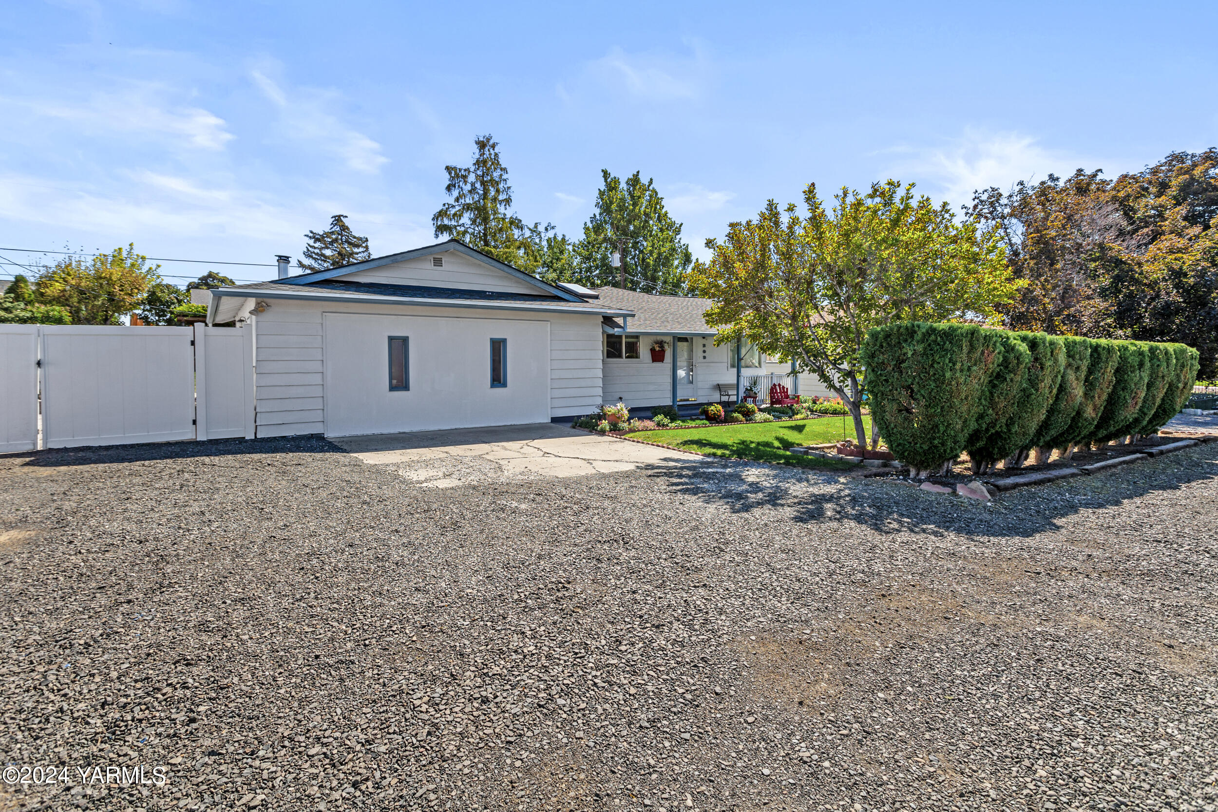 209 S 66th Ave