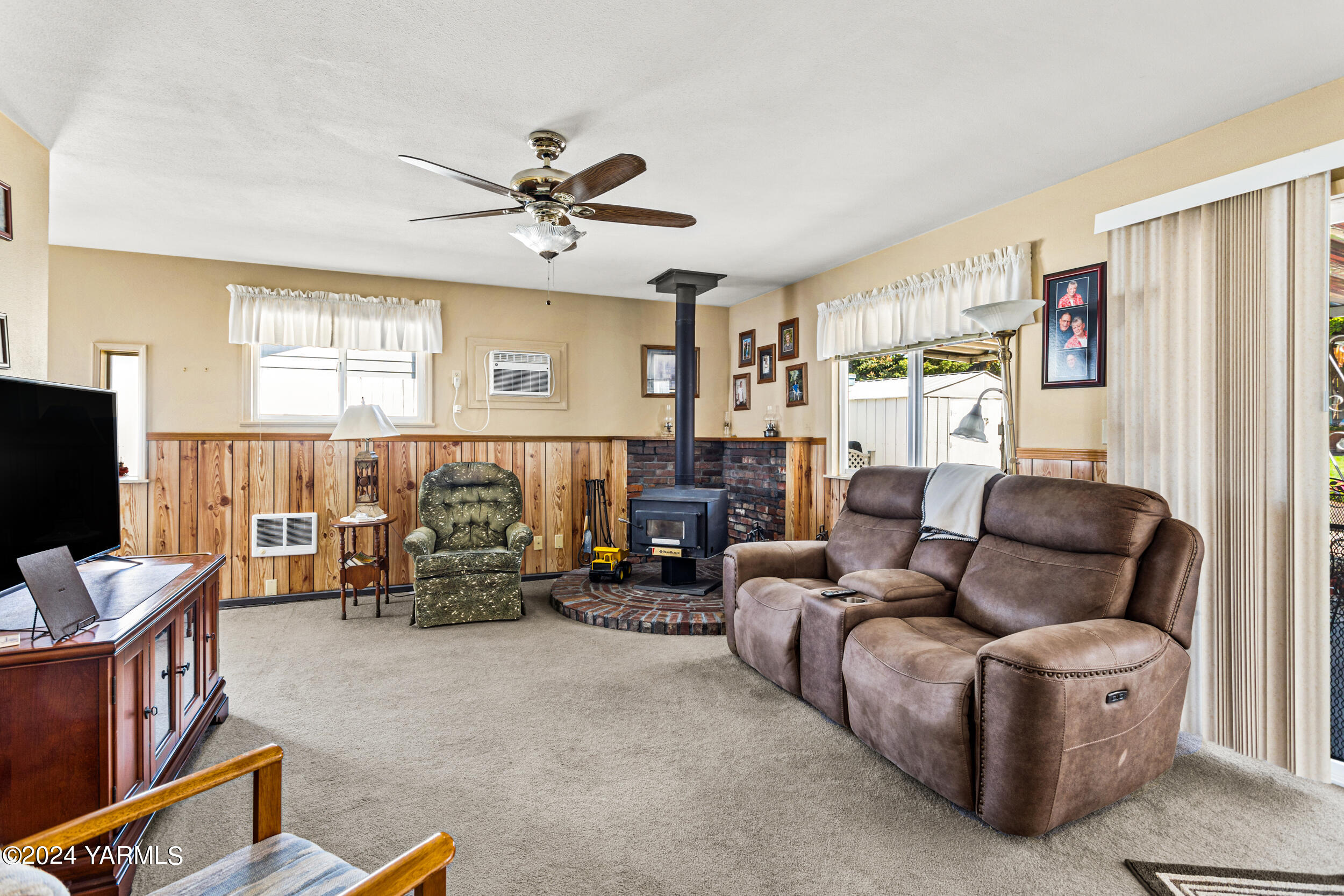 209 S 66th Ave