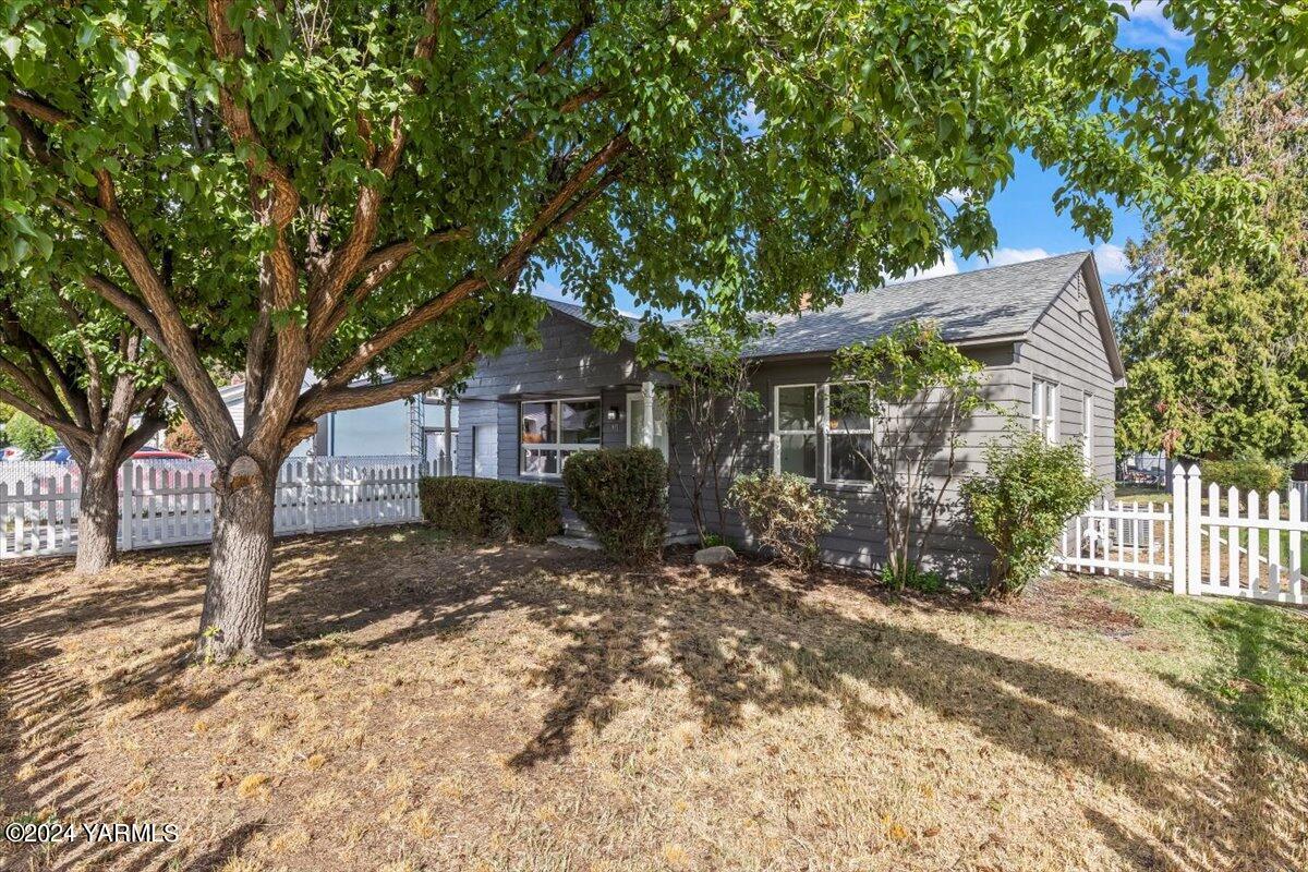 917 S 27th Ave