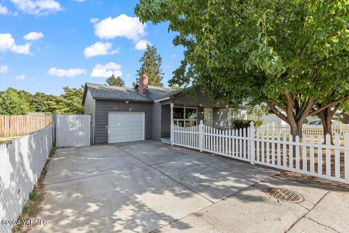917 S 27th Ave
