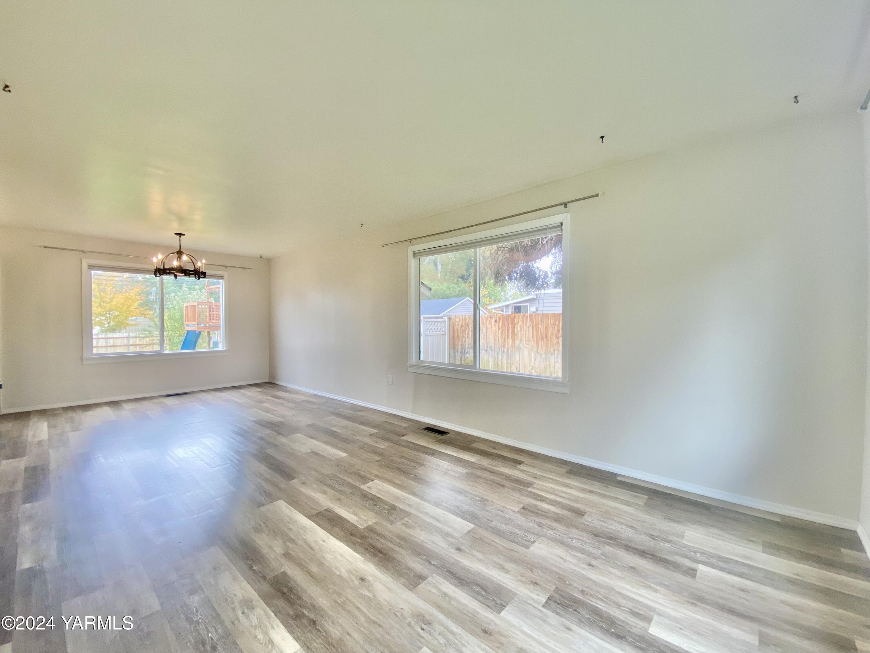 1009 S 26th Ave