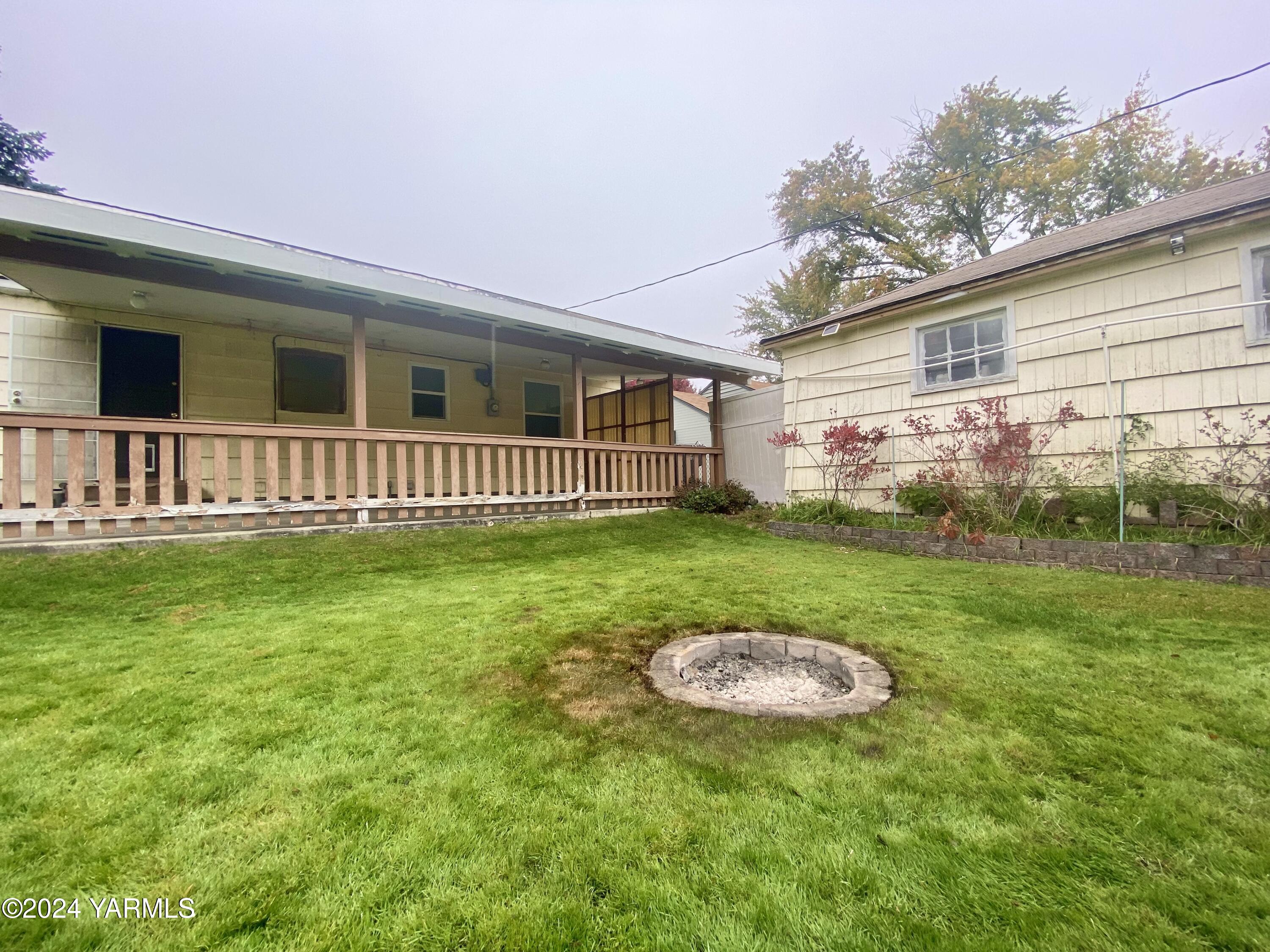 1009 S 26th Ave